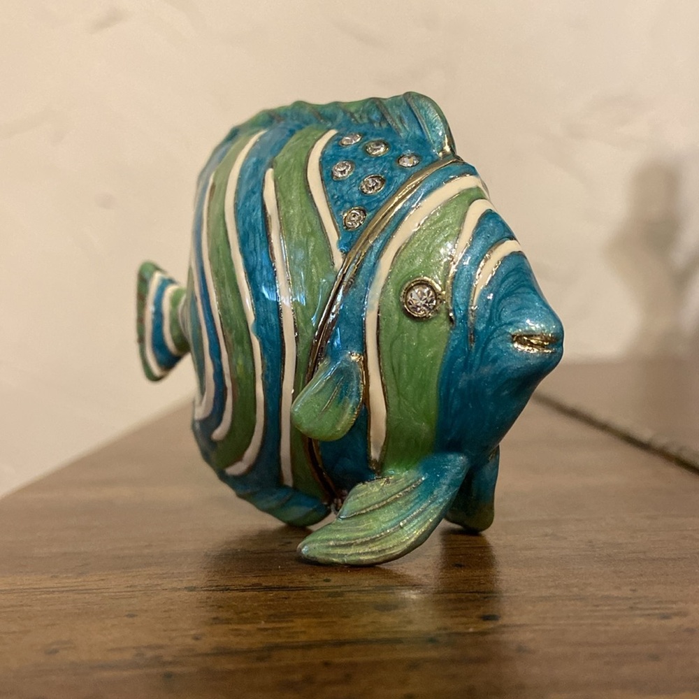 Tropical Fish Trinket Box encrusted with Swarovski crystals NEW W/ Necklace - Picture 3 of 13
